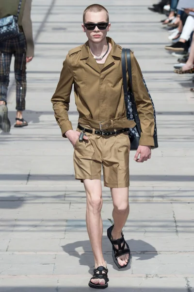 Look 28